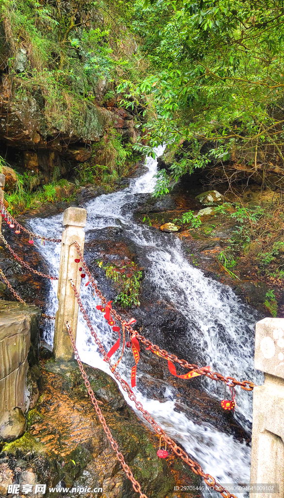 山间小溪