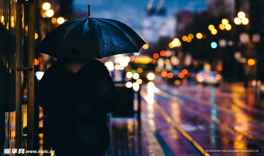 雨中的城市