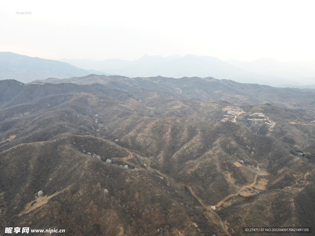 磅礴山峰