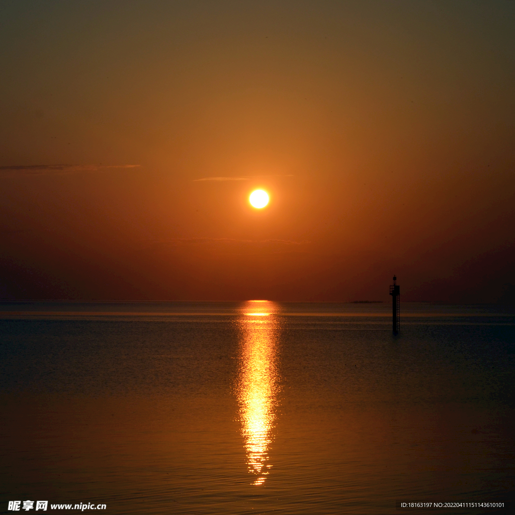 海边日出