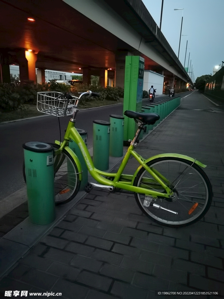 苏州共享单车路边