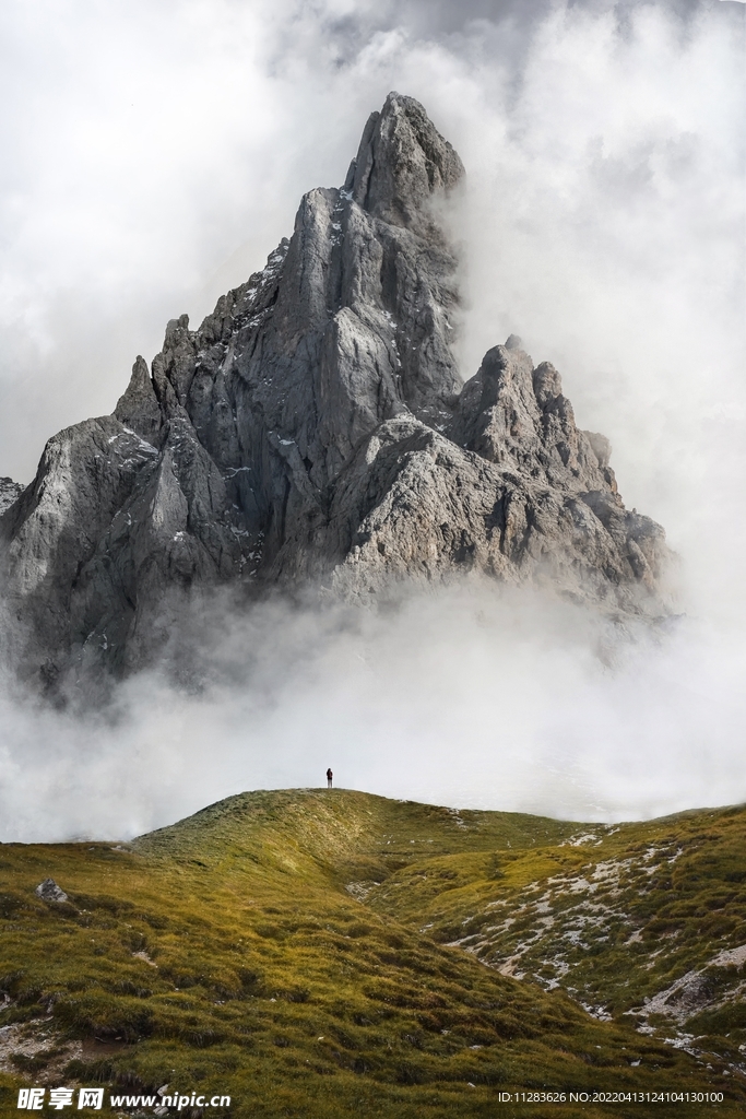 磅礴山峰自然摄影