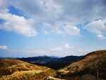 蓝天白云荒山图片