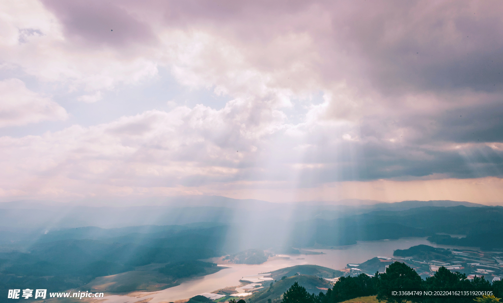 阳光 天空 云层 唯美图片