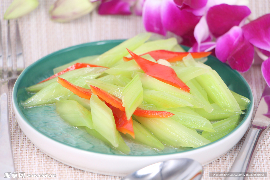 清炒红椒西芹