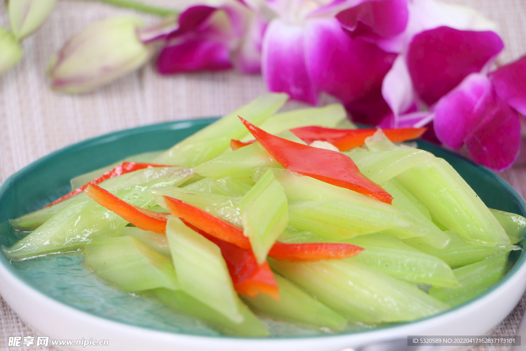 清炒西芹红椒