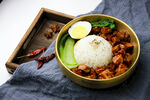 香辣牛肉盖饭