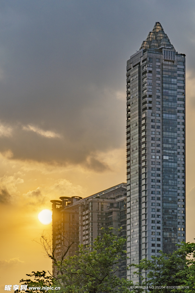 城市夕阳