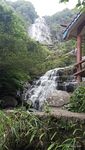 山中瀑布