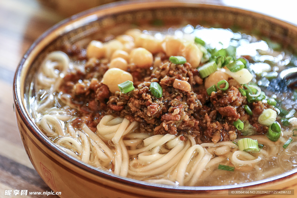 肉沫面条美食