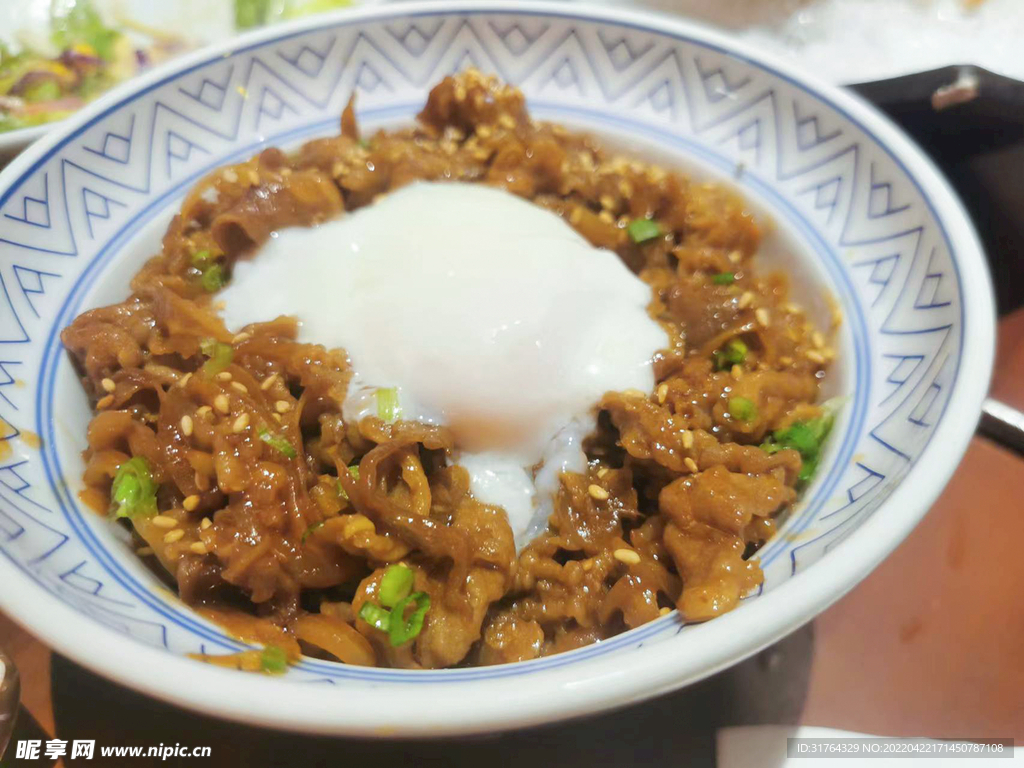 温泉蛋牛肉盖饭