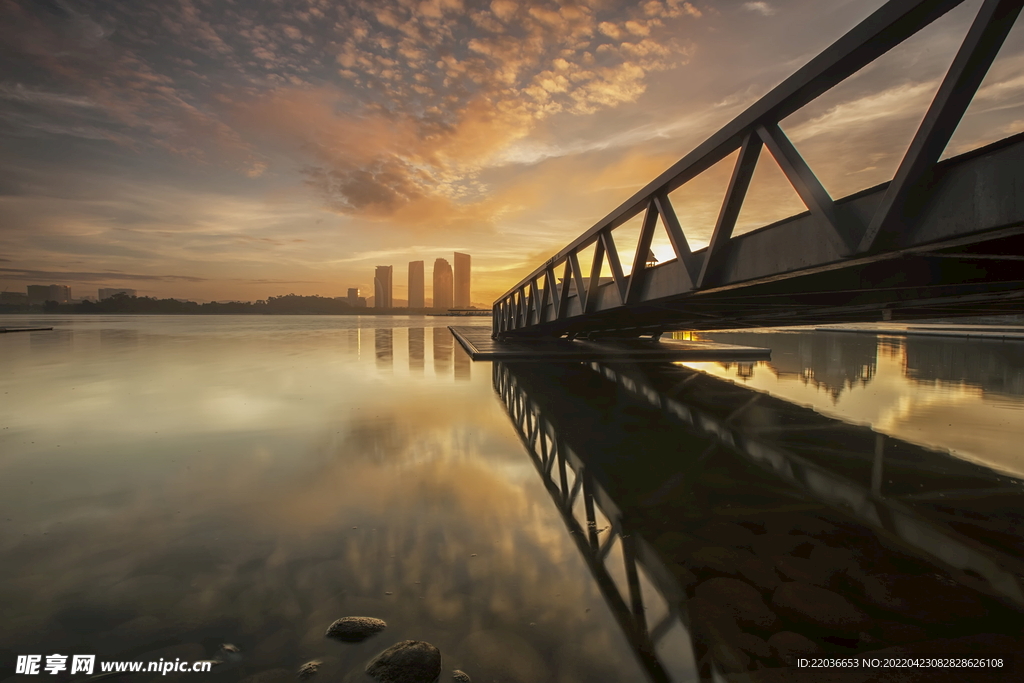 河边日落风景