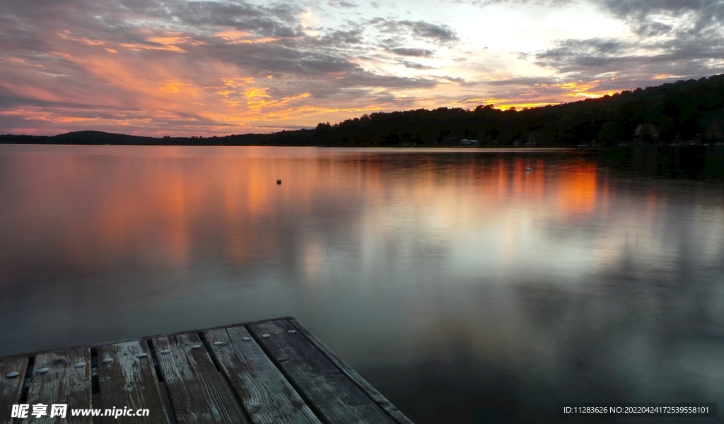 夕阳湖泊摄影