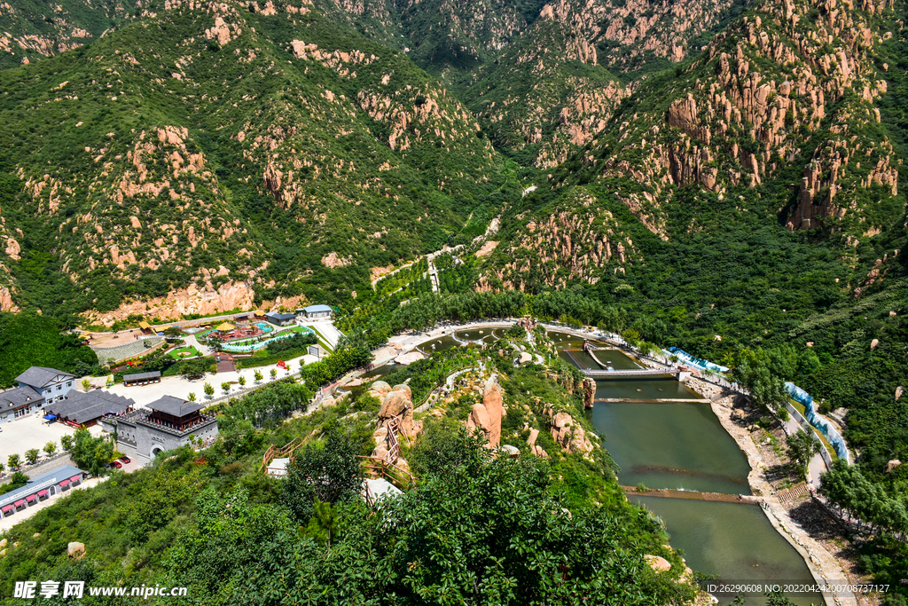 高山 河流