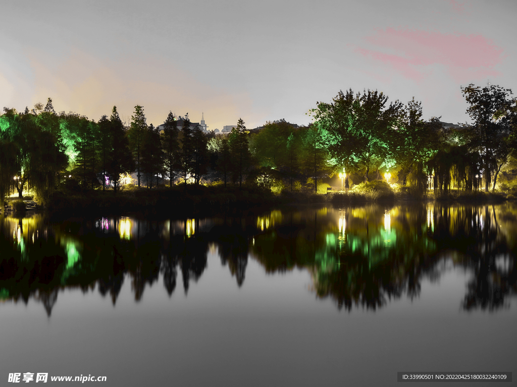 大明湖夜景