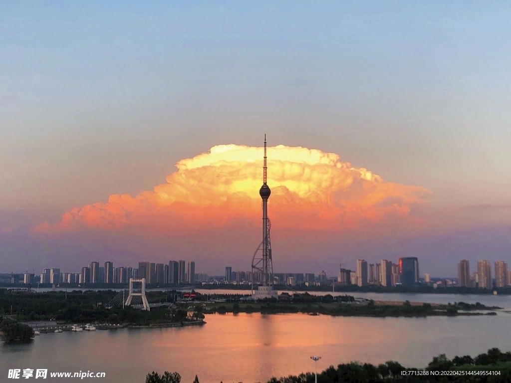 雷雨后的夏日