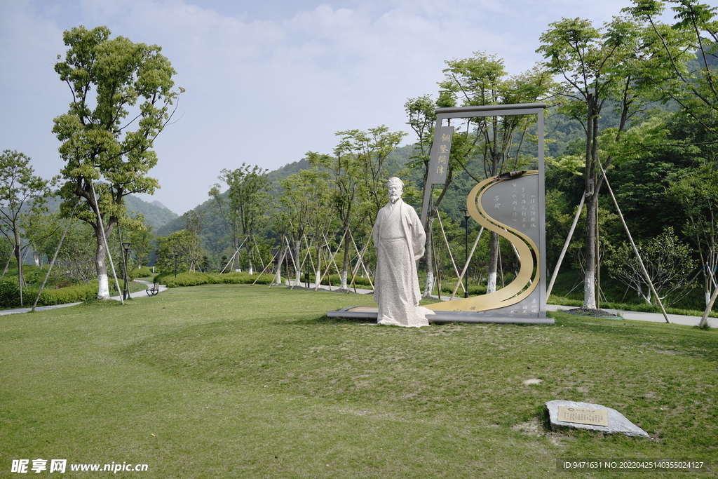 杭州铜鉴湖公园苏轼雕像