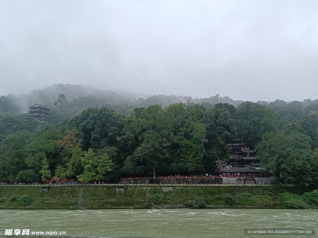 雨中二王庙