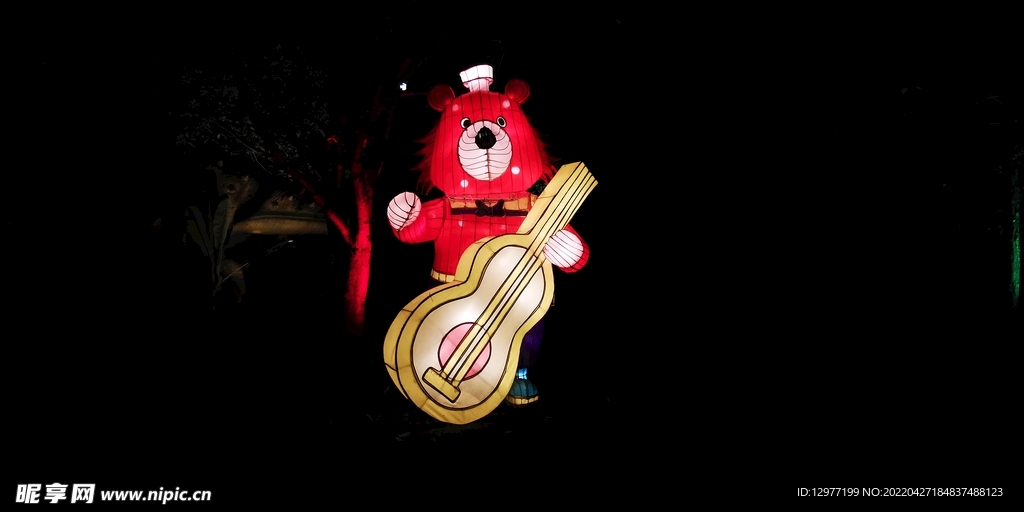 弹吉他的小熊