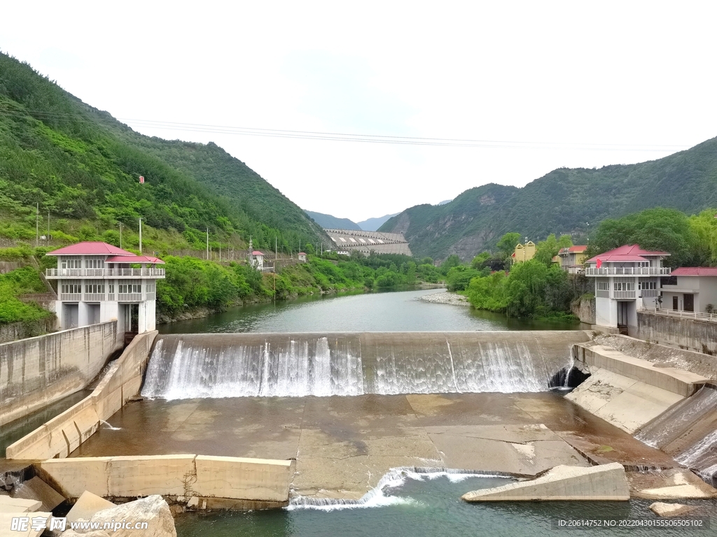 壮丽的河道风景