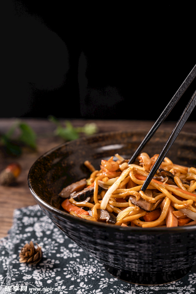 肉丝炒面美食