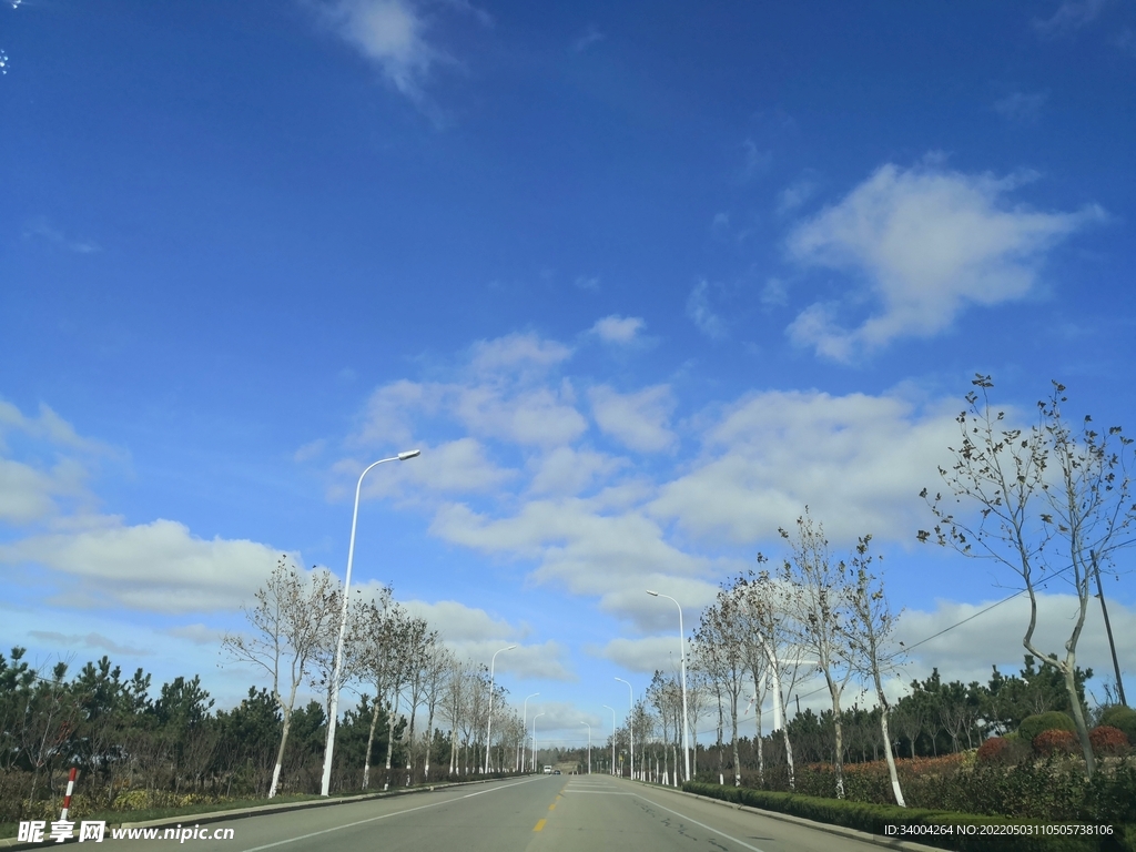 大草原的公路|摄影|风光摄影|Hiubun_Fung - 原创作品 - 站酷 (ZCOOL)