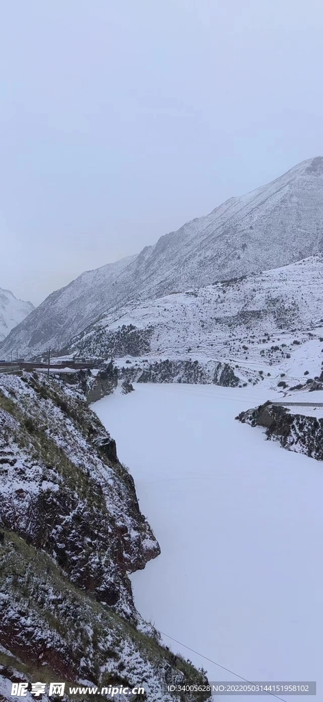 山上雪景