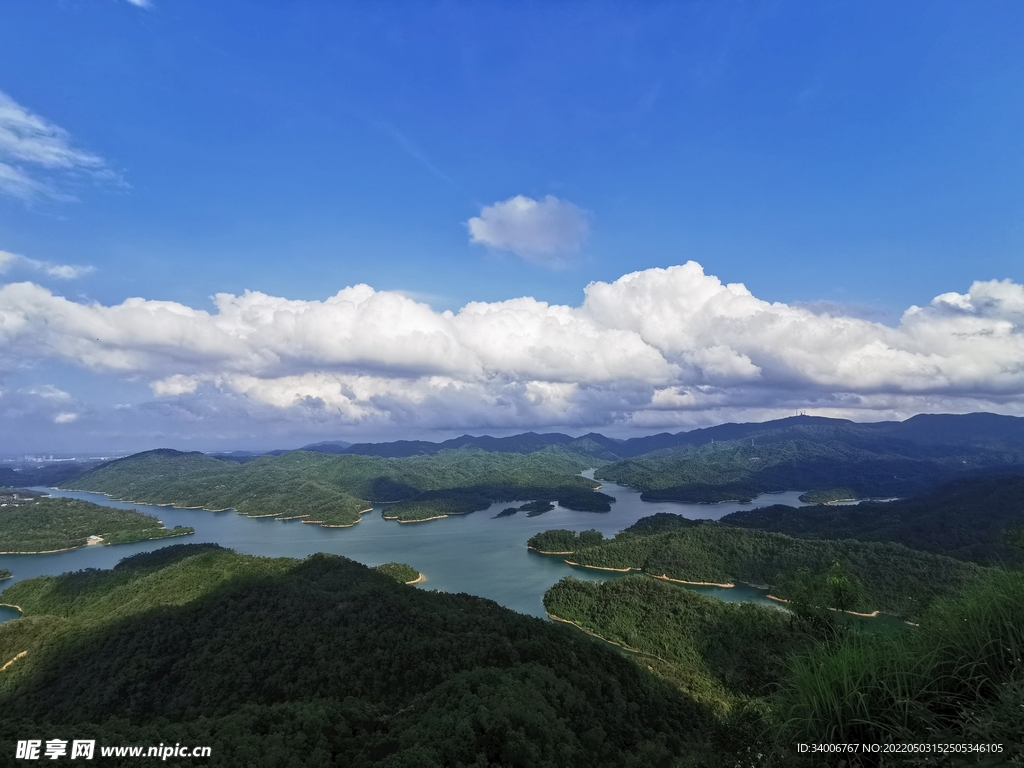 晨风中吹过，初夏的味道青山 