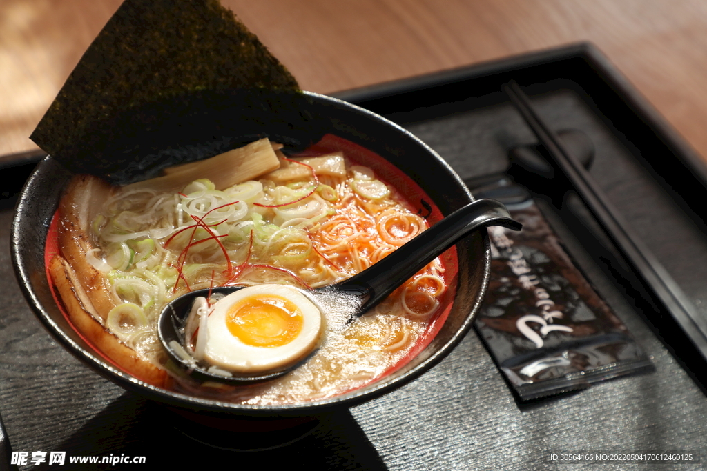 日式鸡蛋面美食