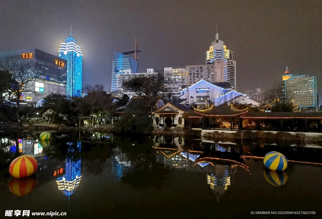 公花园夜景