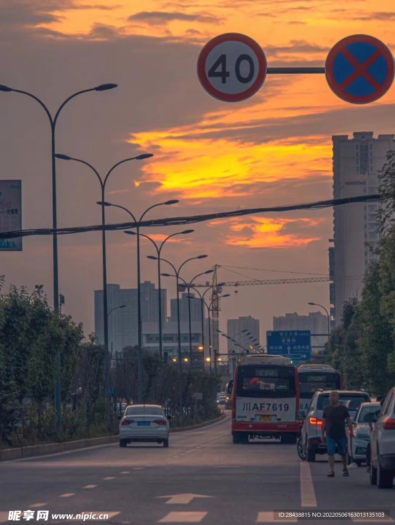 道路晚霞