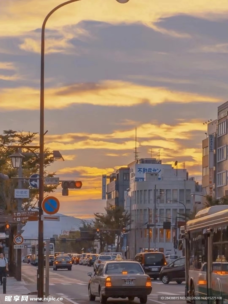 城市夕阳