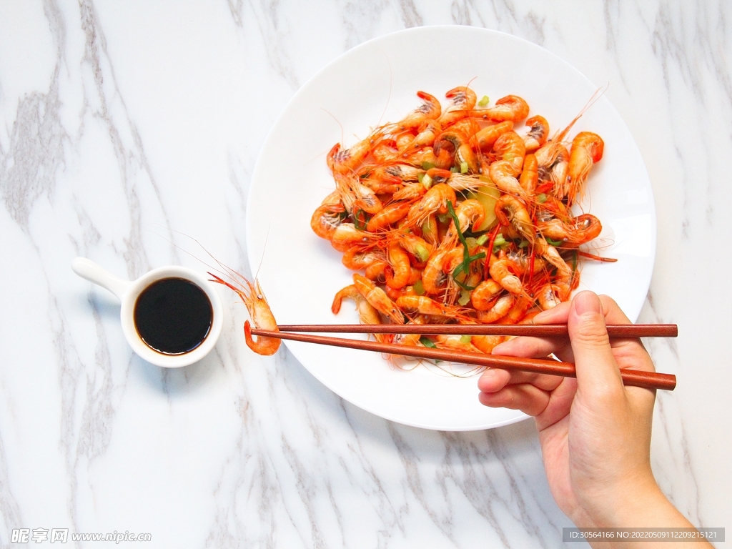 油炸河虾美食