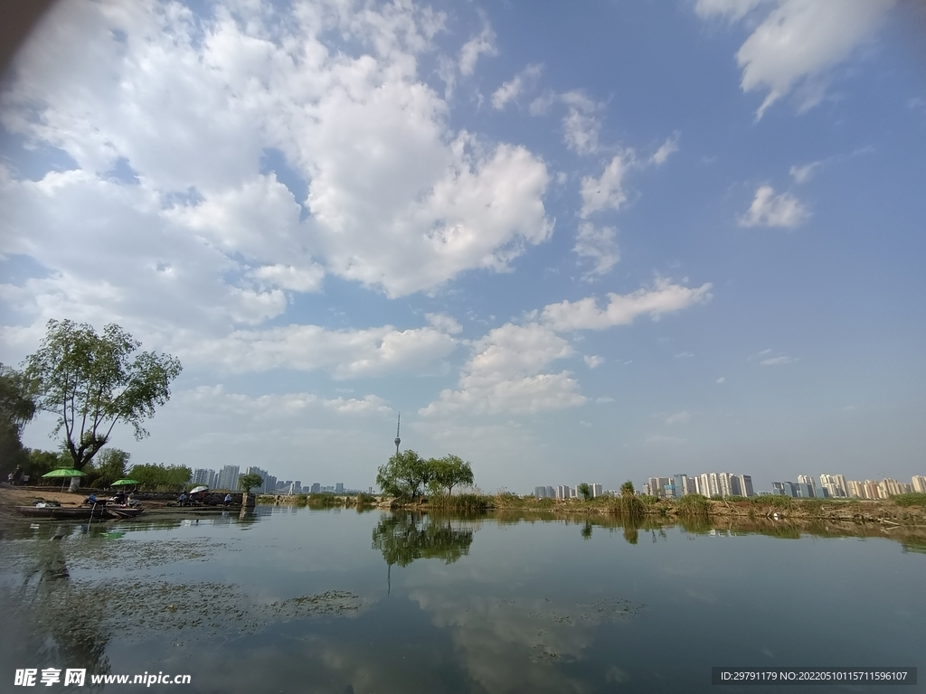  萨里市 湖 河流 全景 人间