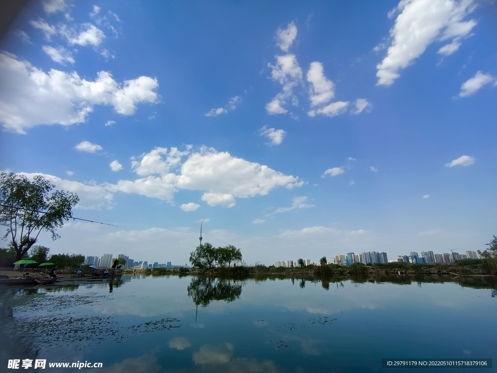  萨里市 湖 河流 全景 人间