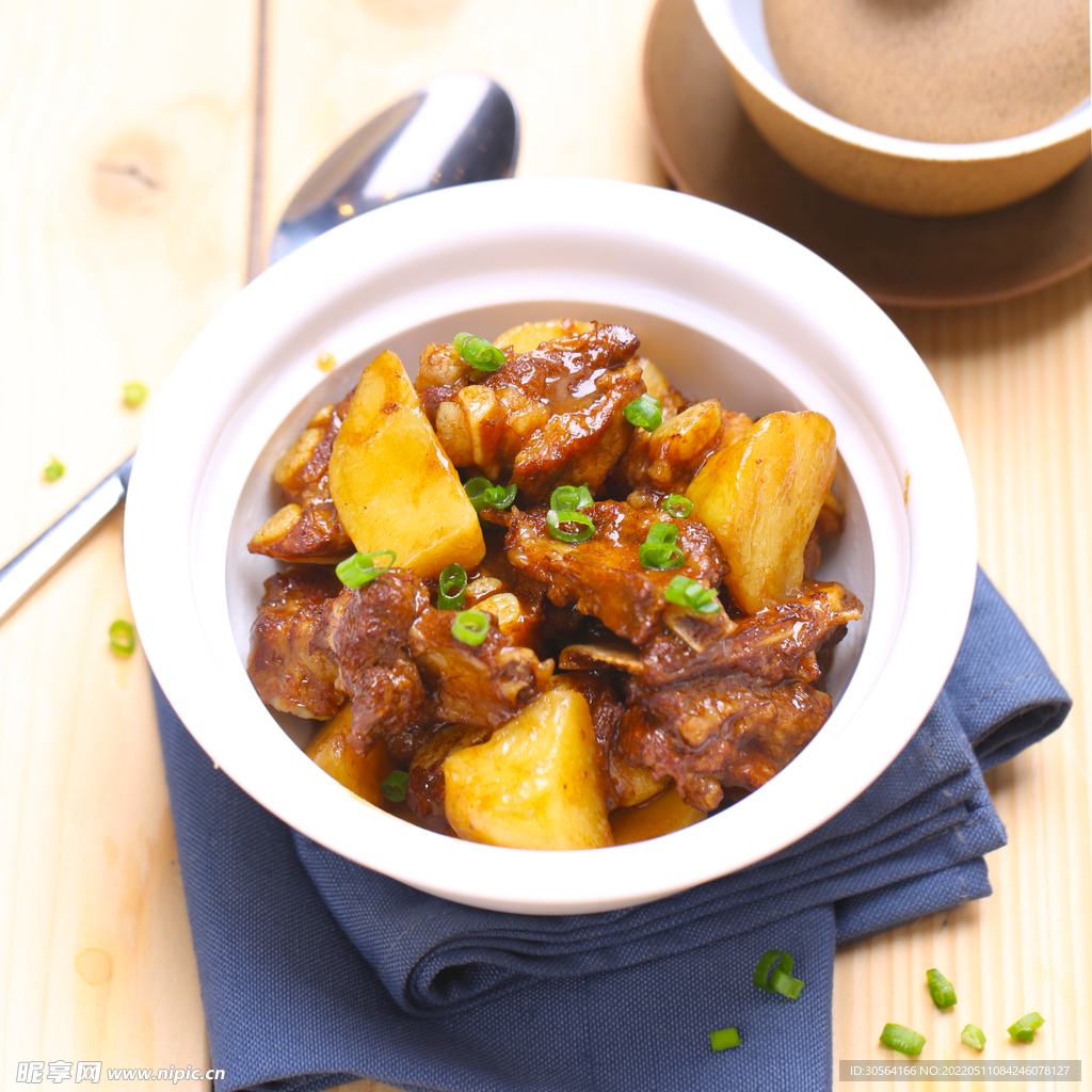 土豆排骨美食