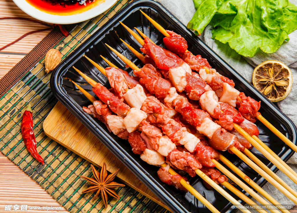 新鲜羊肉串食材