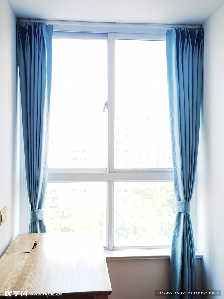 窗与窗帘