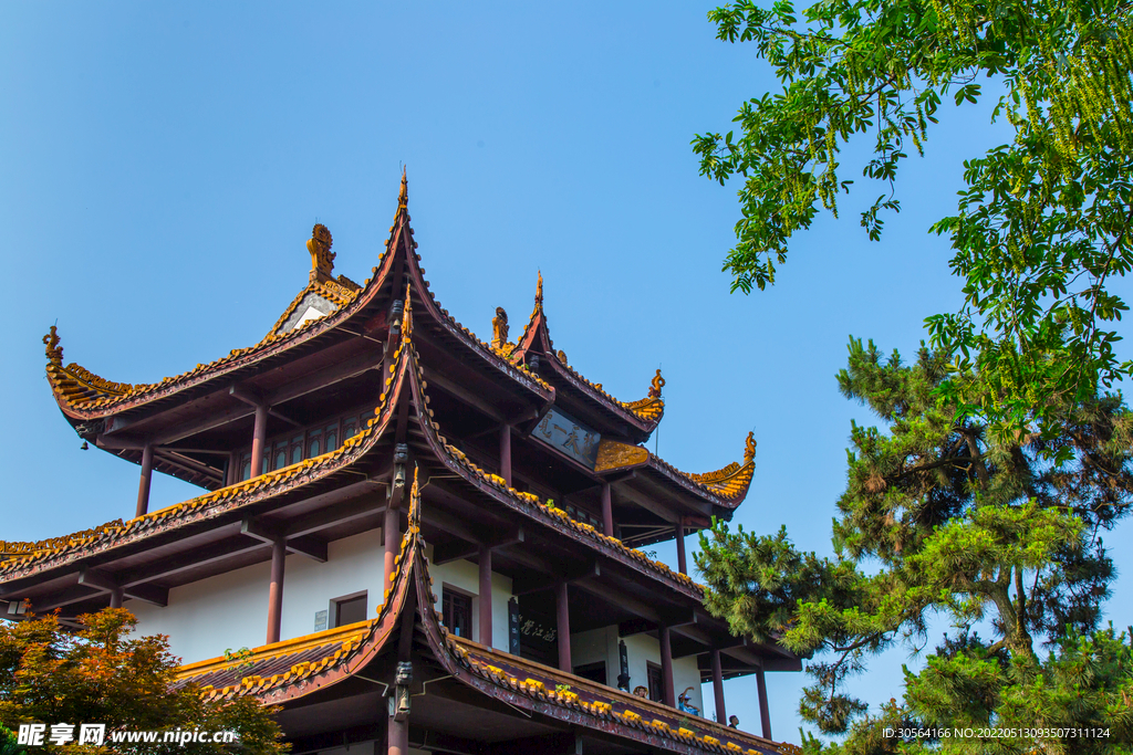 户外复古中式塔楼建筑