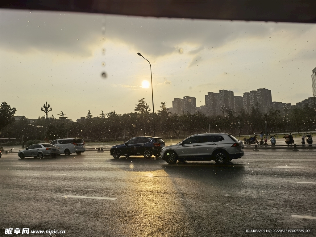 雨中夕阳