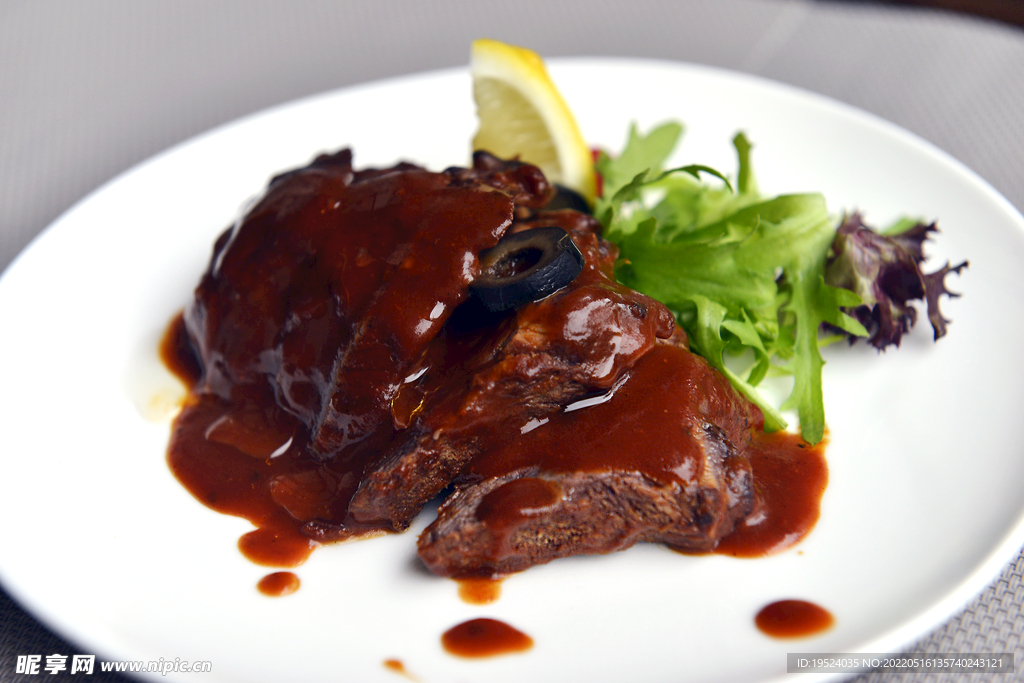 红酒炖牛肉
