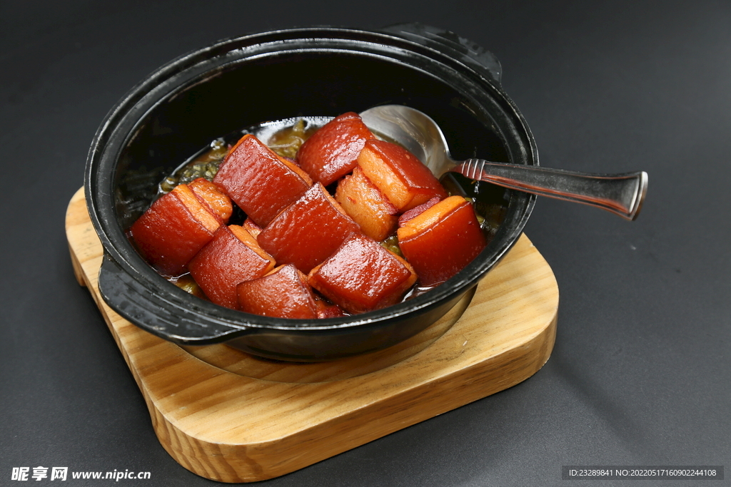 酸菜红焖肉
