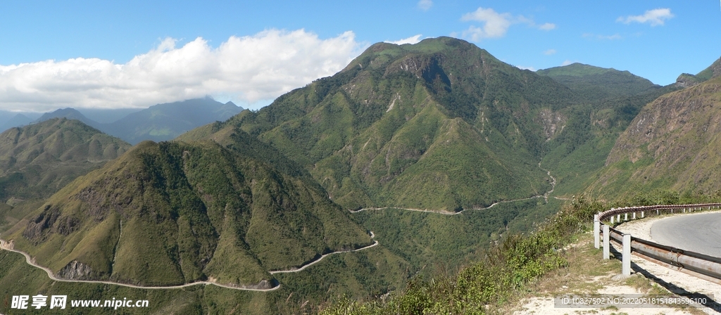 蜿蜒山路