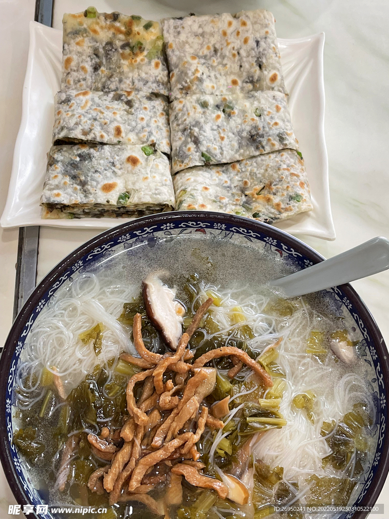 肉丝米面和梅干菜饼