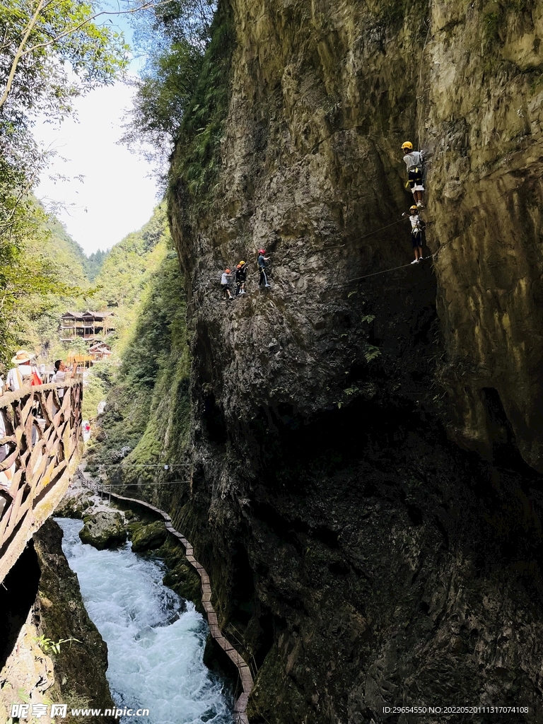 铜仁大峡谷栈道攀岩图片