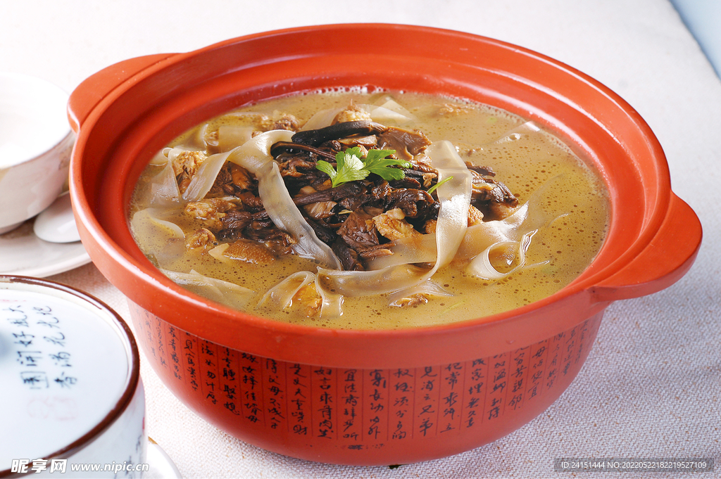 小鸡炖蘑菇
