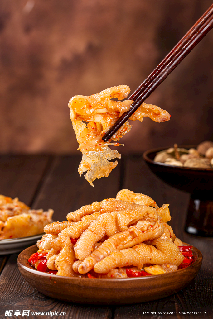 麻辣去骨鸡爪美食
