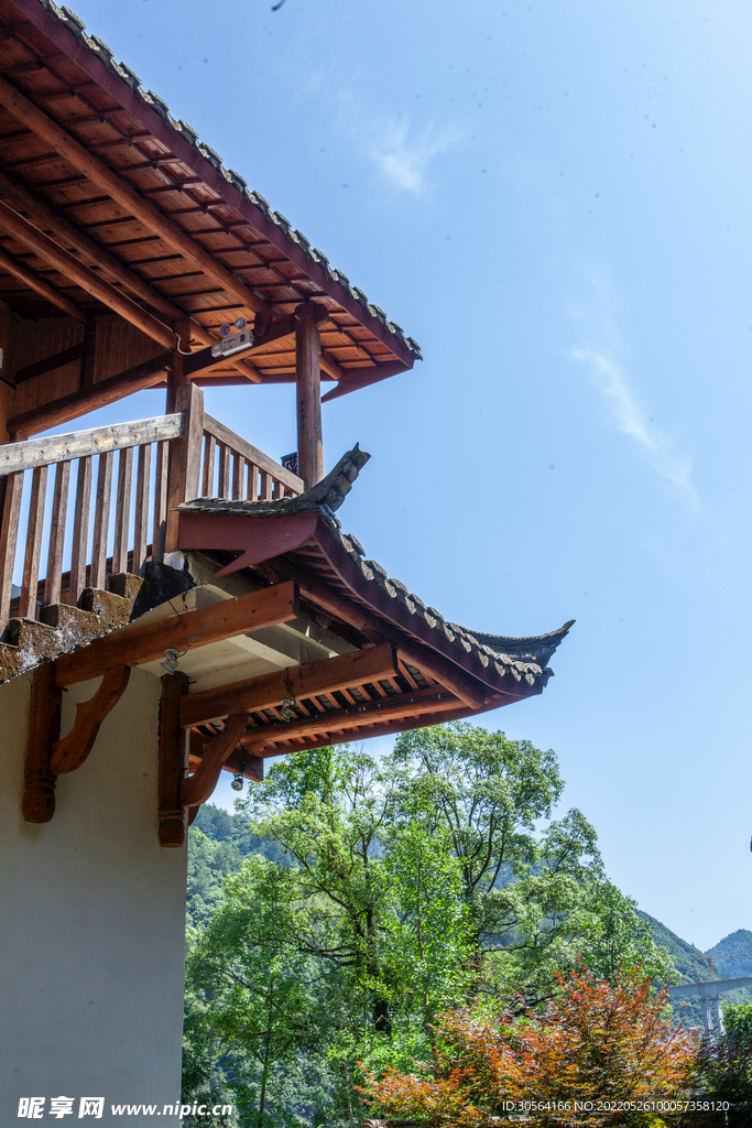 户外复古屋檐建筑