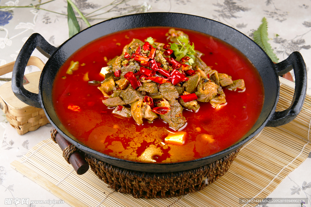 铁锅红焖牛腩