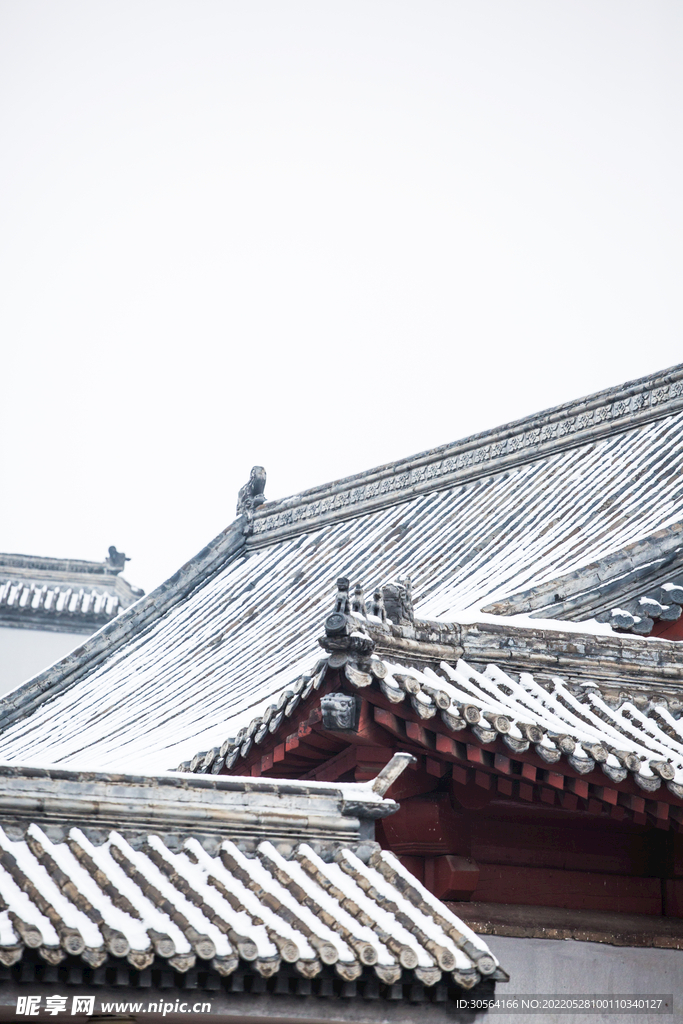 户外冬季屋檐建筑